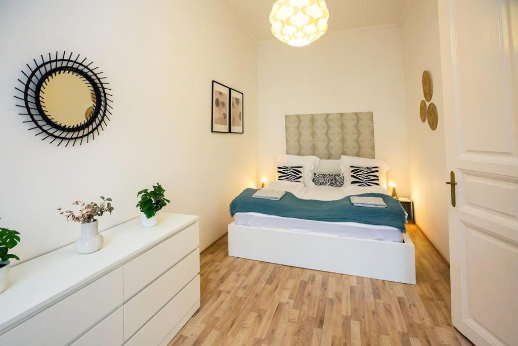 Opera Apartment Budapest With Three Bedroom W Ac Exterior photo