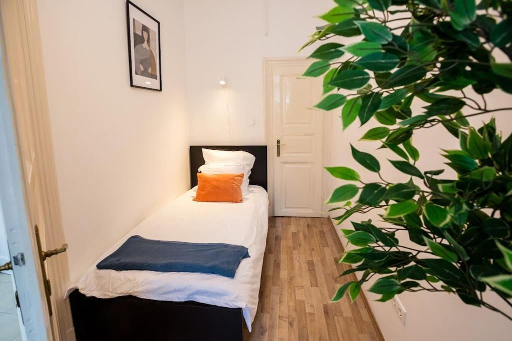 Opera Apartment Budapest With Three Bedroom W Ac Exterior photo
