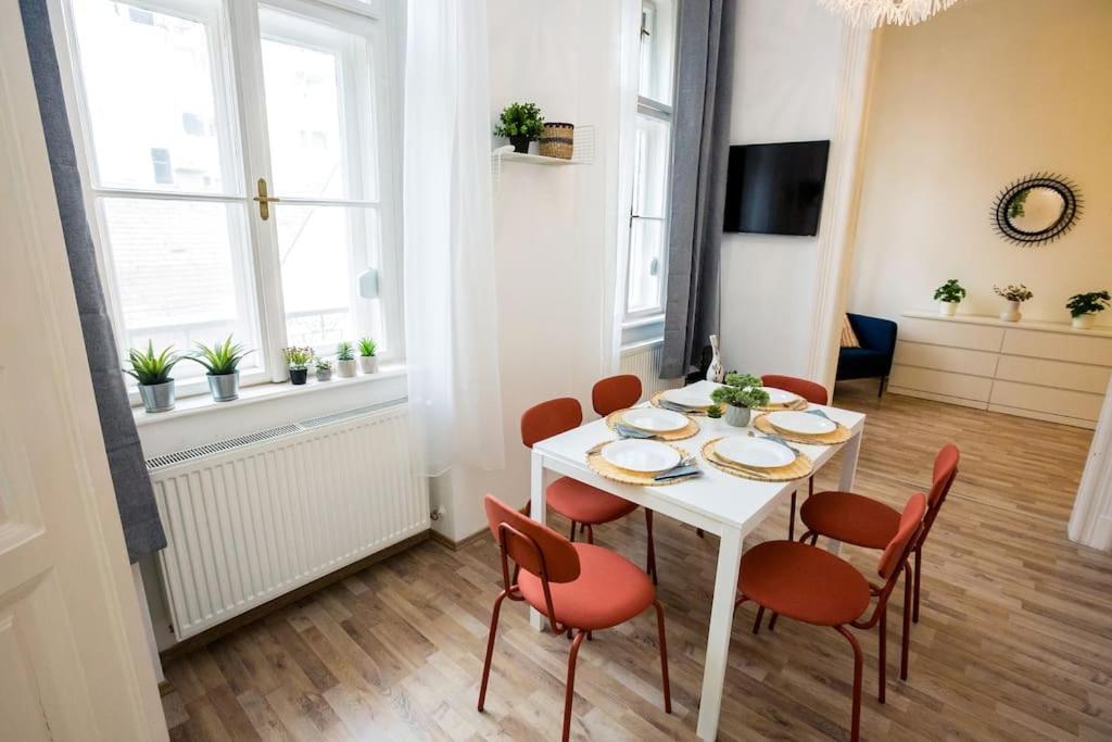 Opera Apartment Budapest With Three Bedroom W Ac Exterior photo